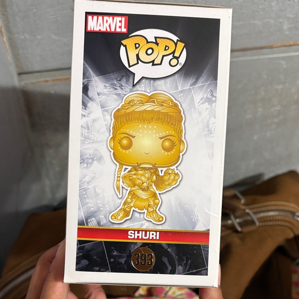 Funko Pop! Marvel Shuri Exclusive Gold Figure - Picture 3 of 4